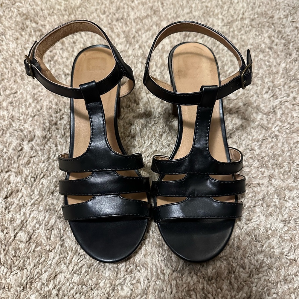 Chelsea Crew black T strap style sandal block heels size 6/36
